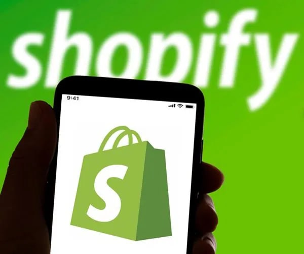 Shopify has introduced a new AI-powered store setup that allows merchants to generate custom store themes simply by describing their business.