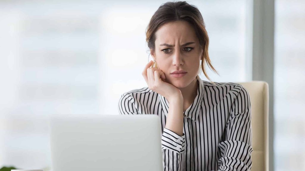 A common complaint involves getting trapped in automated loops without reaching a resolution.